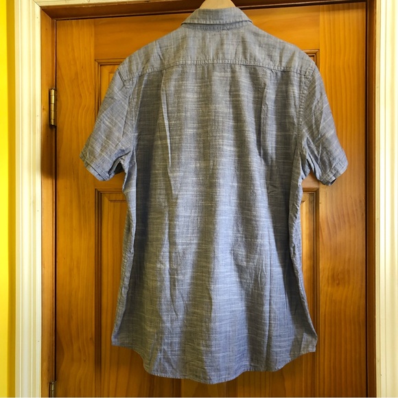 Men's IZOD Shirt Size Large / Saltwater Relaxed Fit / Blue Short Sleeves - Picture 6 of 8